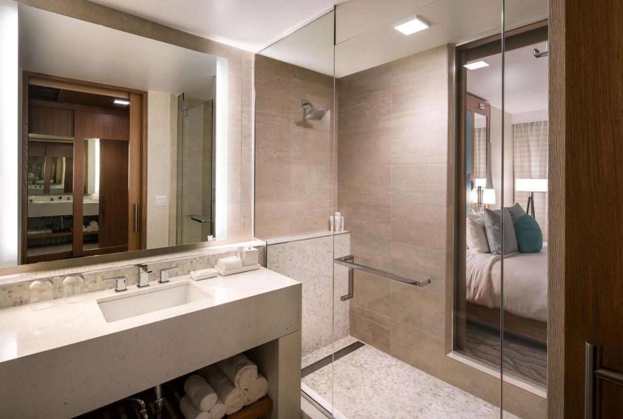 Ocean View Two-Bedroom Adjoining (King & Two Queen)